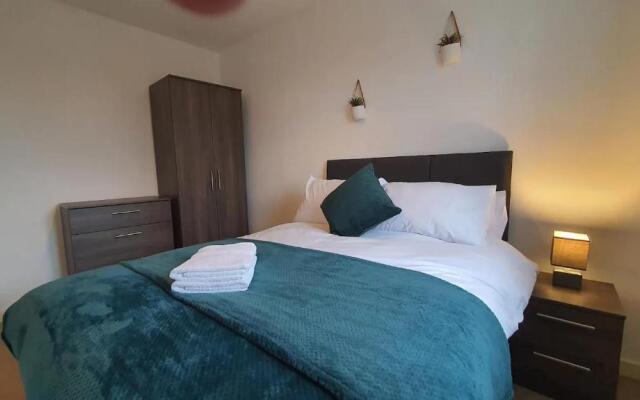 Rest&Recharge @ Robert Hall House by MediaCity (3-Bedroom, 2.5 Bathrooms, Free Parking)