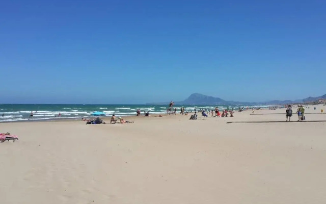 Quirky townhouse with a seaview roof terrace