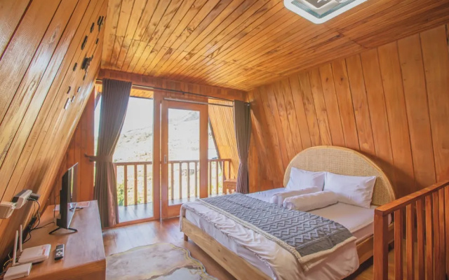 Emerald Cabin Dieng