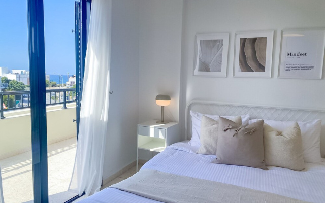 Phaedrus Living Byzantium Modern City Flat
