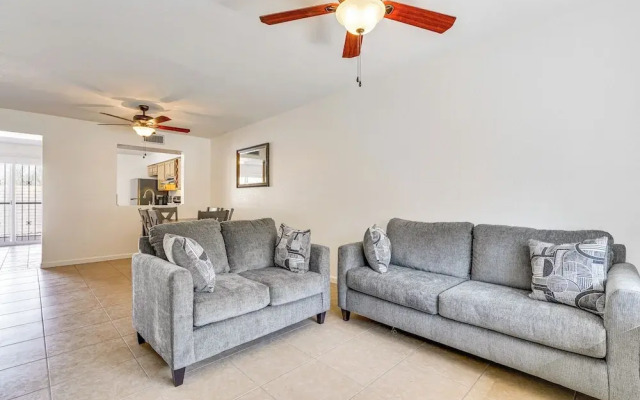 4 Mi to Downtown Tucson: Peaceful Townhome!