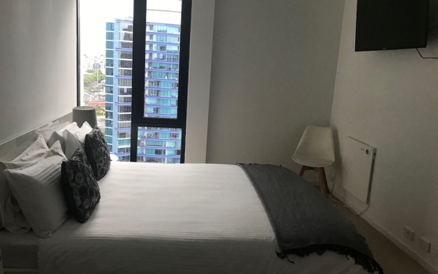 Dockland View Apartment – Guest Rooms – Melbourne