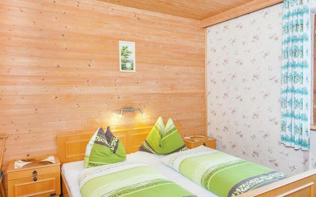 Sunny Hillside Apartment in Mittersill near Public Transport