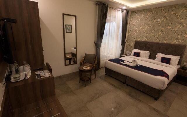 HOLYWATER Hotel by Ganga Kinare (150 mts from Ganga Ghat)