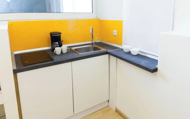 Minimalist Modern Nea Kifisia Studio