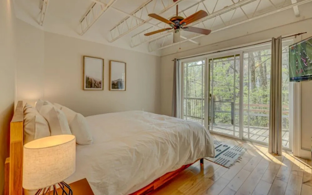 Falcons Nest by Escape to Blue Ridge