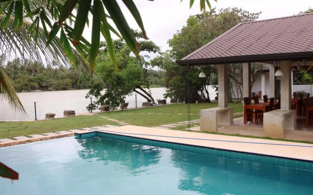 Vaaya Beach Hotel