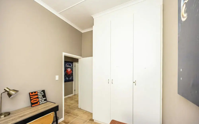 Modern Executive Unit