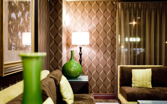 Holiday Inn Express & Suites Woodland Hills by IHG