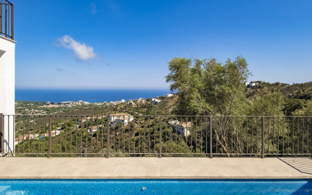 Beautiful Villa in Castell-Platja d'Aro with Pool, Sea Views