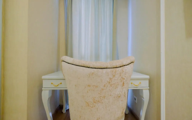 Modern and Comfortable 1BR at Casa Grande Apartment By Travelio