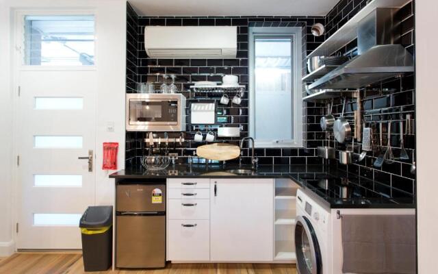 Industrial Central Apartment - Shop 8