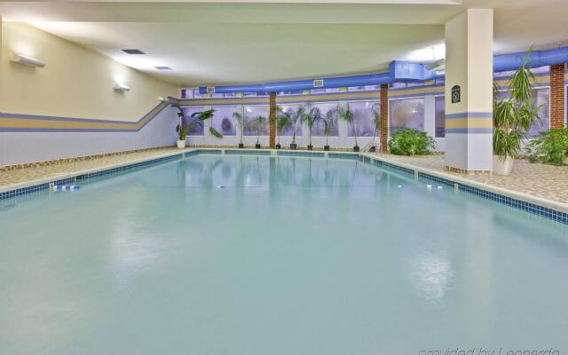 Delta Hotels Huntington Mall