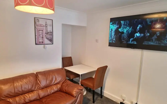 Britton Street Retreat - 4 Bedroom House