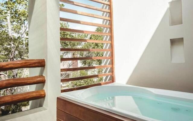 Beautiful Villa with Private Jacuzzi in Aldea Zama