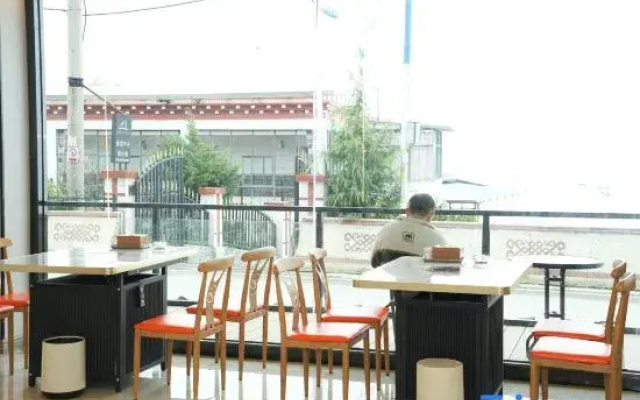 Meiliyue Residential Homestay(Feilaisi Meili Snow Mountain Scenic Area Store)