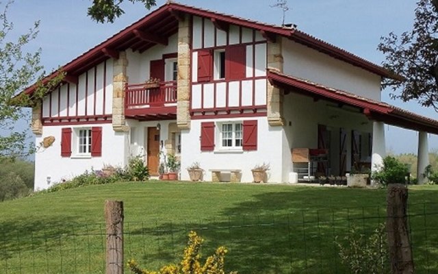House With 5 Bedrooms in Ahetze, With Wonderful Mountain View, Private