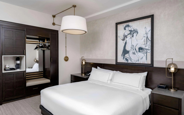 Hotel Fort Des Moines, Curio Collection by Hilton