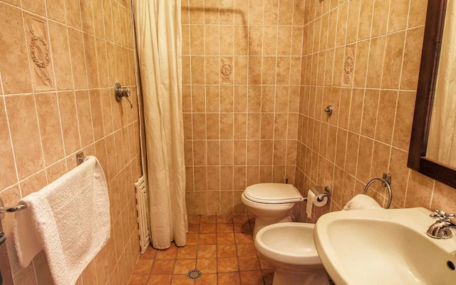 Farmhouse With Pool View