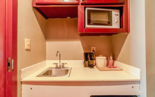 Ark Suites By OYO Jonesboro I-555