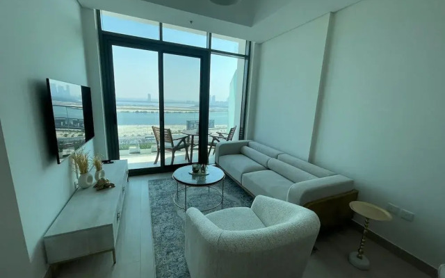 Azizi 1 BR Greek Views - 360 vacation