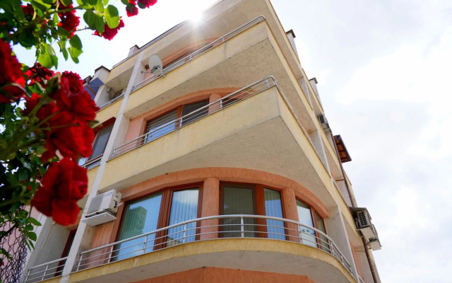 Shushi's Central Studio Apartment