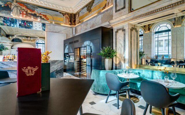 Apex Temple Court Hotel