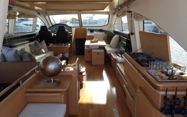 Grey Yacht All Inclusive