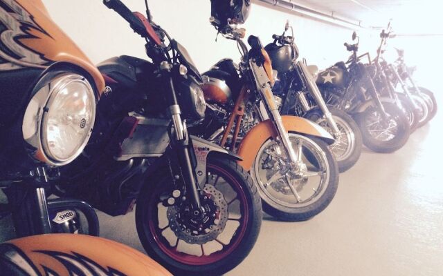 Ascona Lodge, Pool & Garden Retreat