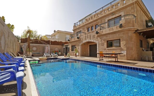 Armon Eilat