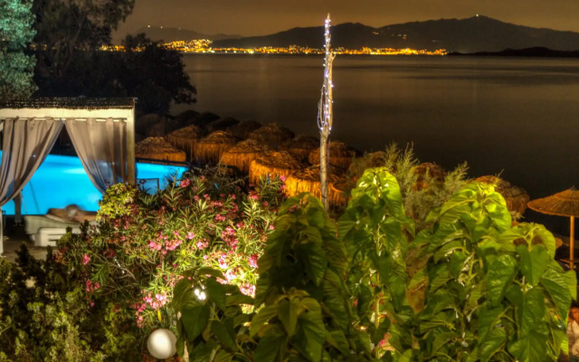 Venus Beach Bungalows Hotel