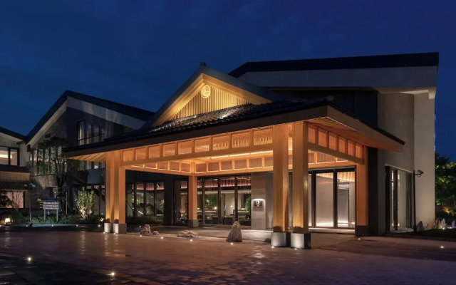 Hyakumangoku Onsen Hotel
