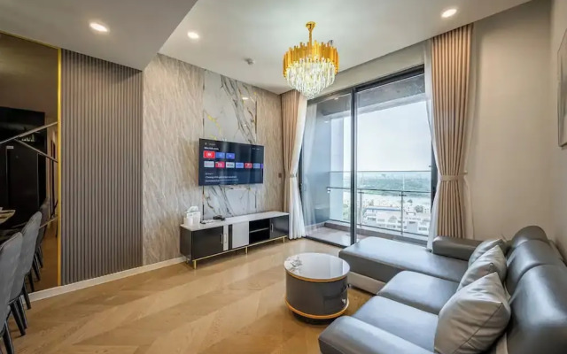 Eaton Park Riverside Luxury Vacation