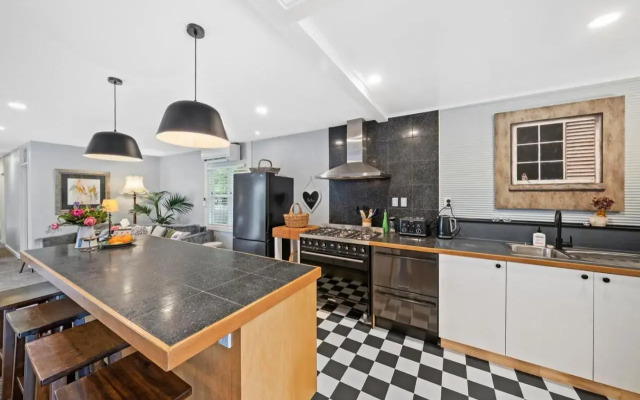 The Long House - Waikanae Holiday Home