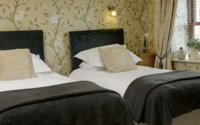 Shireburn Arms Hotel