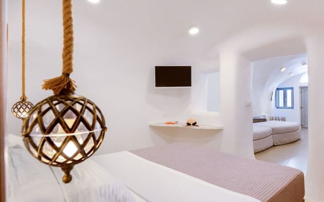 Oia Angle Cavehouse