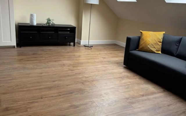 London Retreat With Great Location