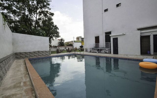 OYO 18262 Hotel White Tulip