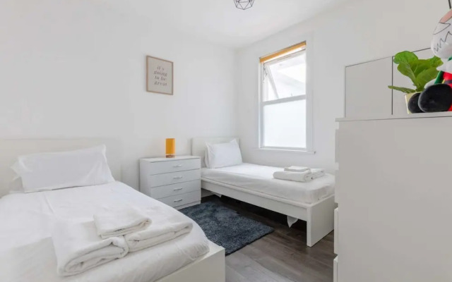 Spacious & Newly Renovated 4BD House East Ham!