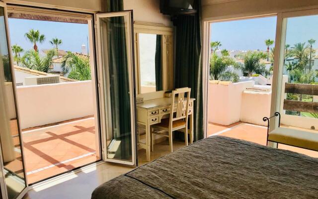 Costalita Penthouse in Estepona