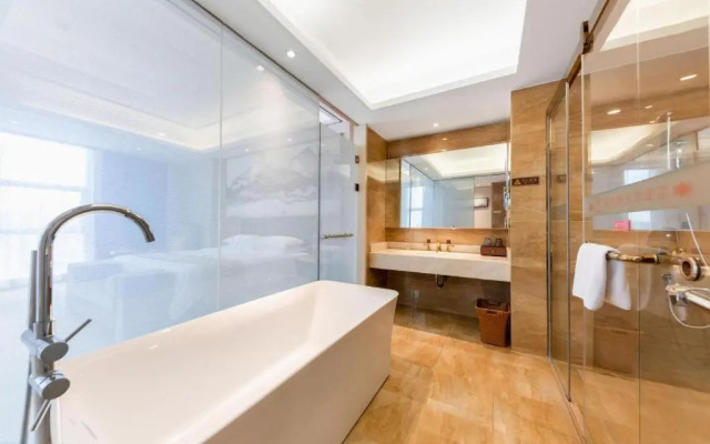 Venus Royal Hotel (Nanning High-speed East Railway Station)