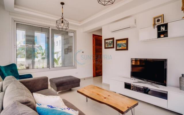 Dream 3bdr villa with private pool near the beach!