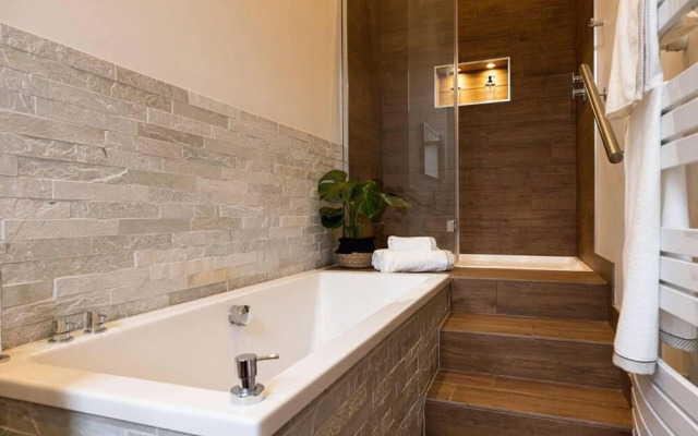 Beautiful Three Bedroom Georgian Home in Edinburgh