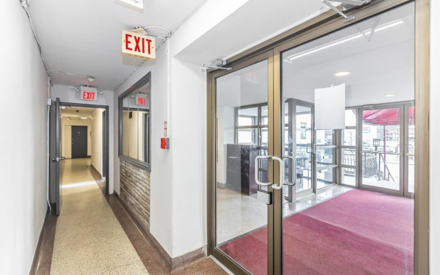 Magnificent Studio at Leaside -10 Mins to Downtown