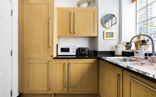 Mayfair W/ac 3-bed-5guests Berkeley Square