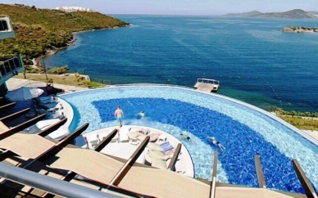 Royal Heights Adabuku 3 Bedrooms Villa