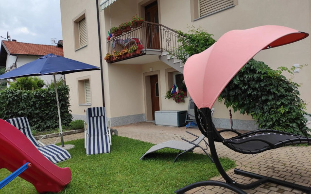 Il nido del merlo Parcheggio e giardino