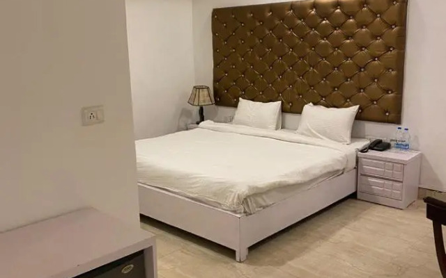 21 Milestone Hotel And Resort
