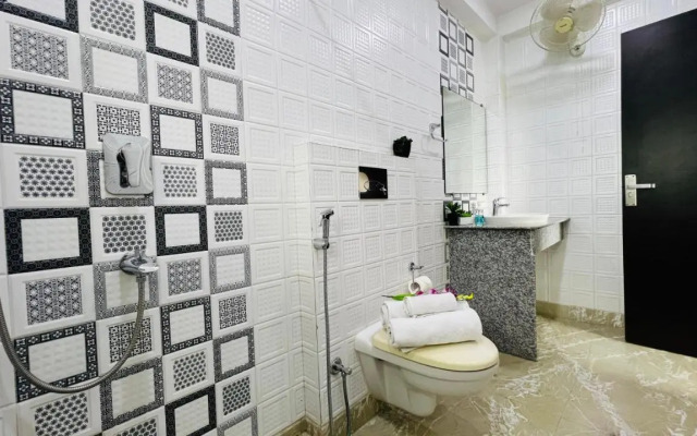 OYO 28208 99 Kombo Inn