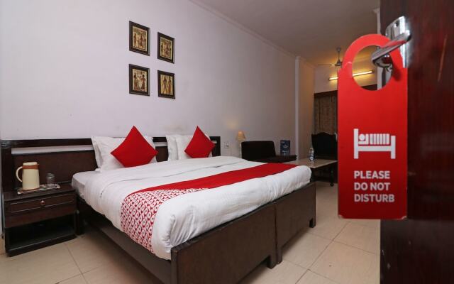 OYO 14837 Hotel Uberoi Anand